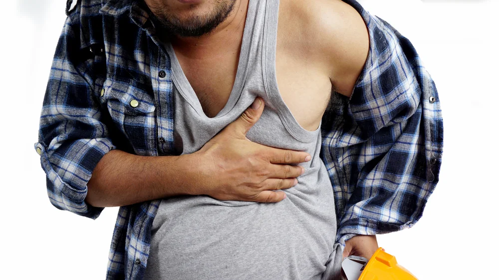 المخاطر الطبية لدهون البطن: أمراض القلب، ارتفاع ضغط الدم، وصعوبات التنفس